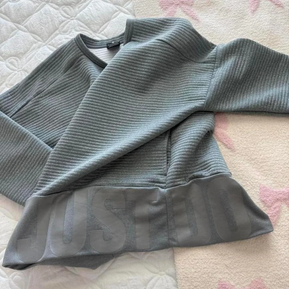 grey nike crewneck sweatshirt